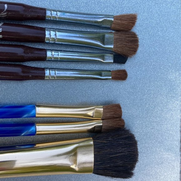 💎Set of Seven Makeup Brushes - New in Case - Picture 3 of 7